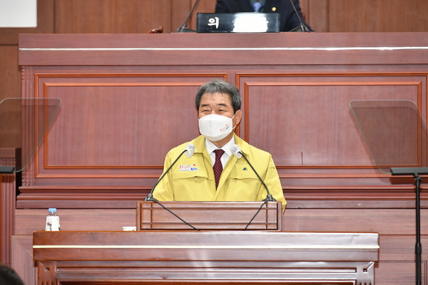 김충섭 시장이 내년 시정연설을 통해 시정방향을 밝혔다.