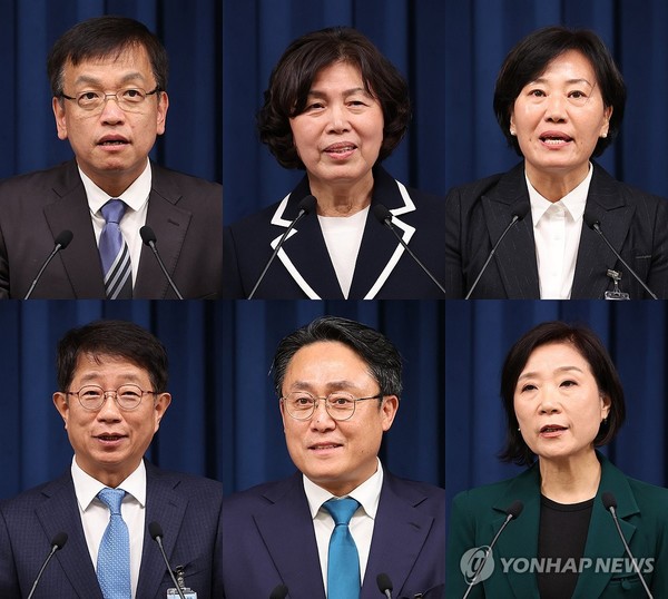 새로임명된 6명의 정부 각료들   사진제공= 연합